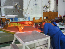 5 октября 2003г. КА "Ямал-202" в Монтажно-испытательном комплексе.