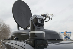 Спутниковая антенна и видеокамера